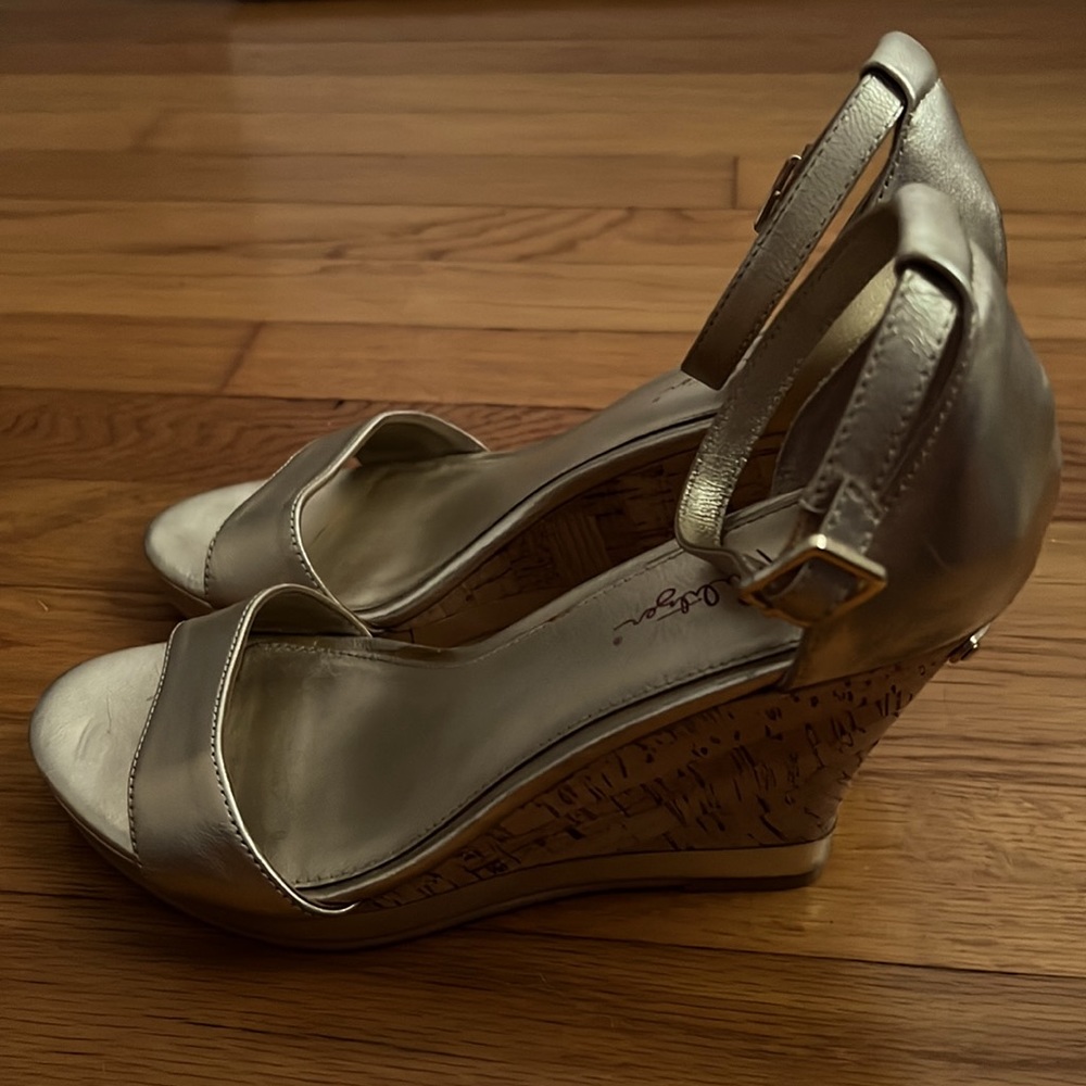 Lilly Pulitzer Gold Metallic Leather Wedge sz 8